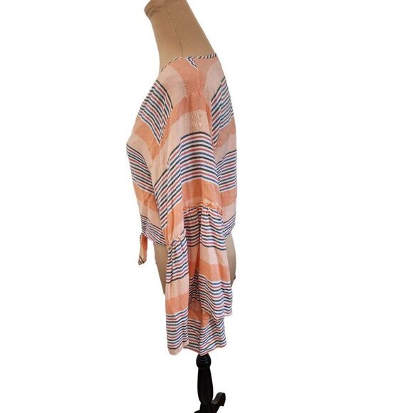 Women's Crop bell sleeve top by Lavender Field in a Small - Picture 2 of 7